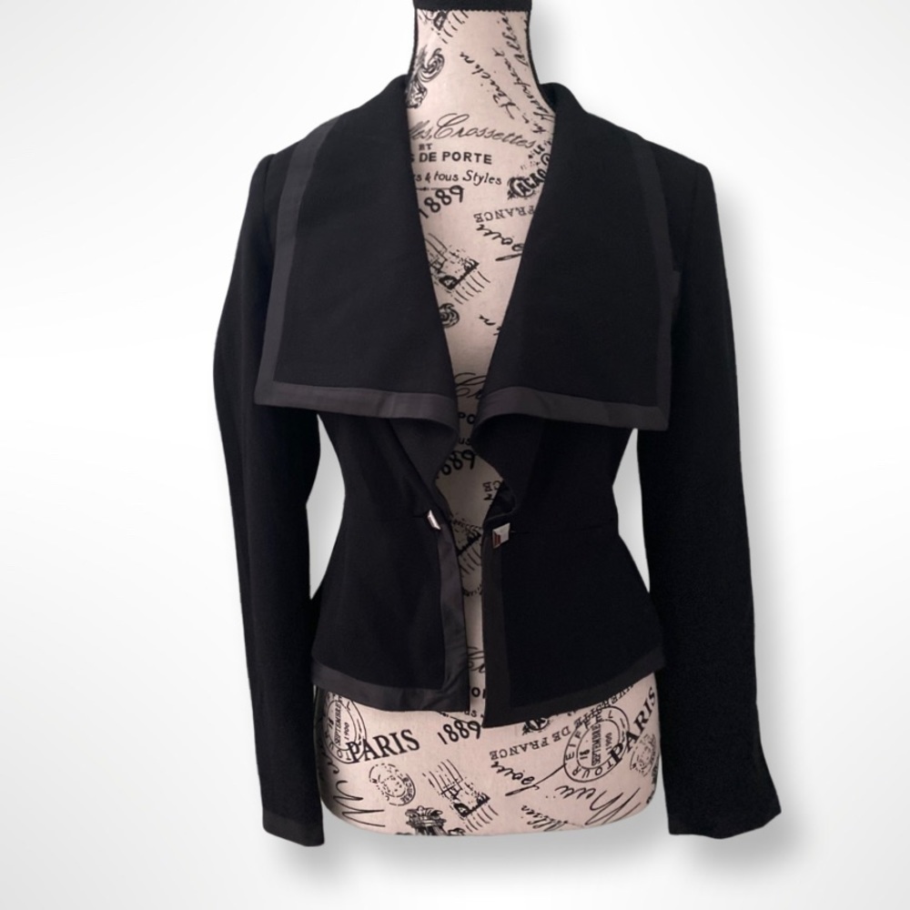 EUC Forever 21 Women's Black Blazer Size Small Petite